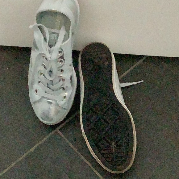 Limited edition Converse - Picture 2 of 2